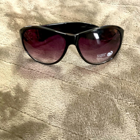 Accessories - NYC sunglasses brand new